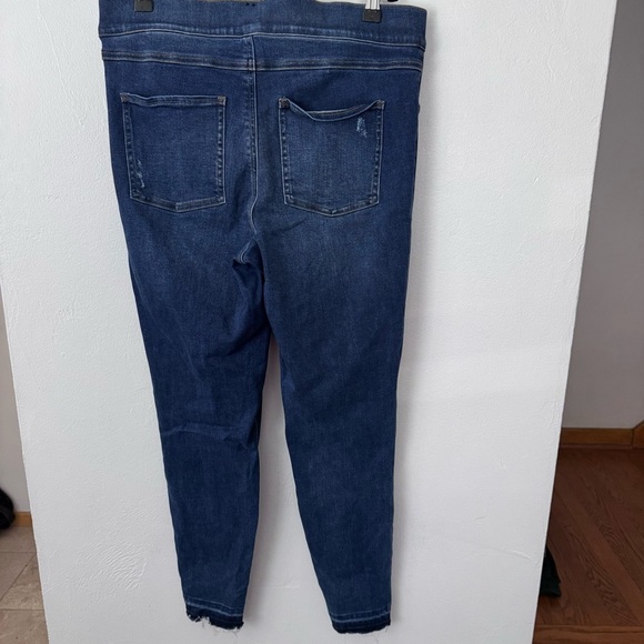 Spanx pull on lightly distressed medium washed skinny jeans Size Large - Picture 5 of 7
